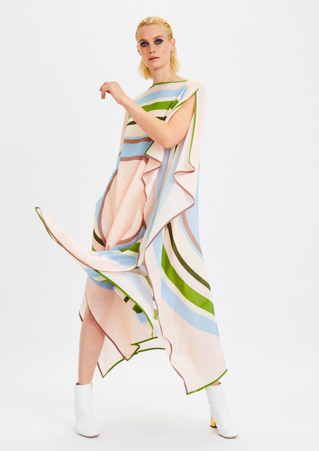 RADIANT REVERIE: WOMENS WEAR KAFTAN