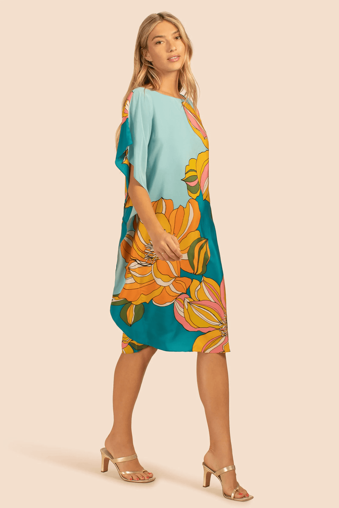 BOUQUET BREEZE KAFTAN: WOMEN'S WHIMSICAL FLORAL DELIGHT