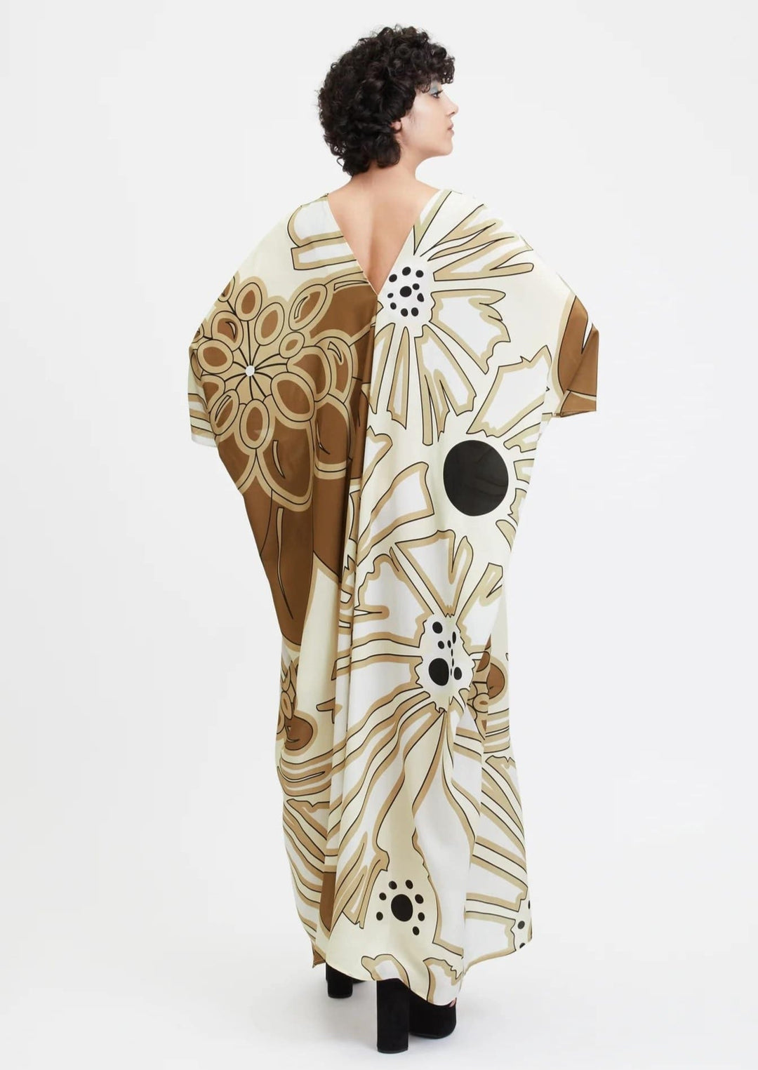 BOUQUET BEAUTY: WOMEN'S KAFTAN IN LUXURIOUS FLORAL ABSTRACT