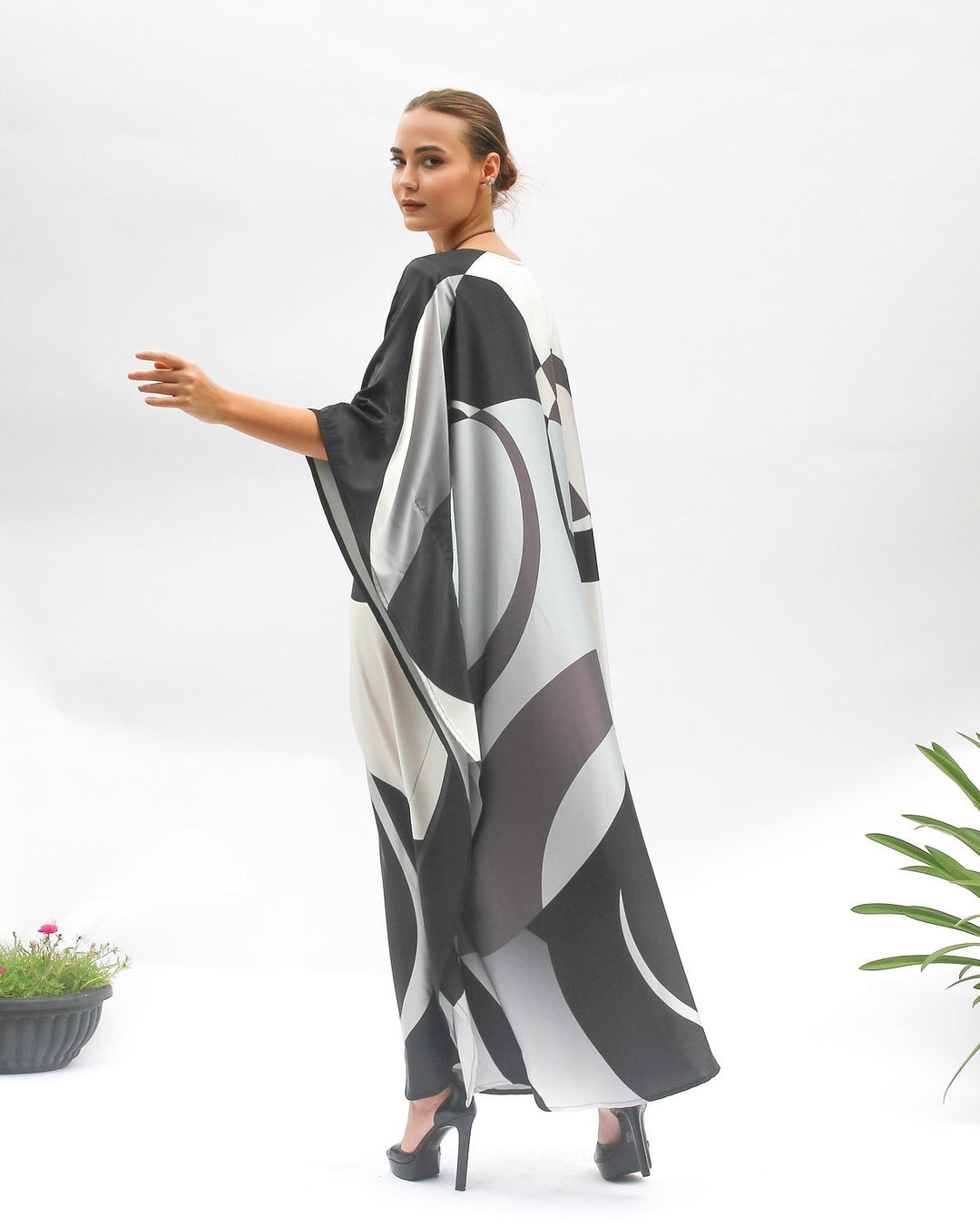 BLACK & WHITE WHIRLPOOL KAFTAN