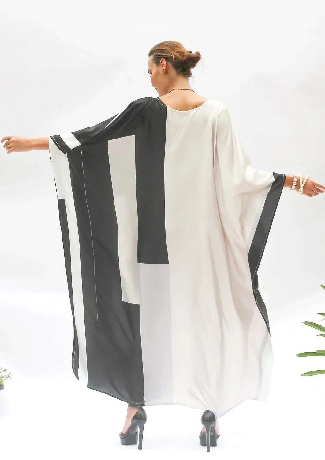 SATIN CANVAS NOIR CHIC KAFTAN